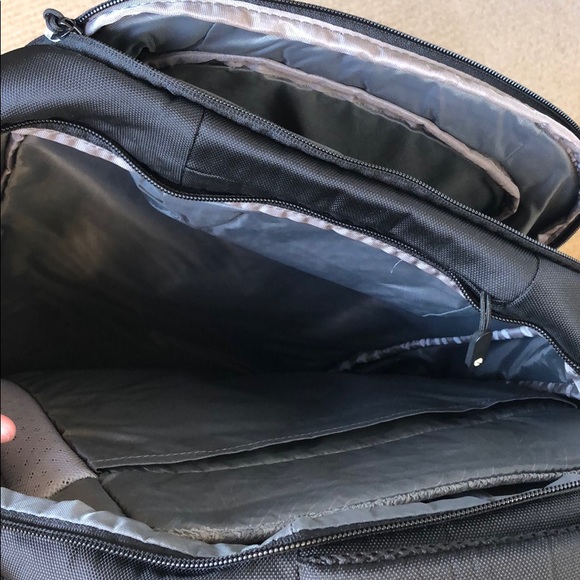 Incase Computer Backpack - Picture 3 of 3